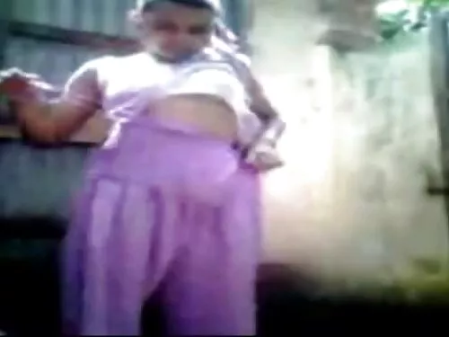 அரேபிய பெண் காரில் ச ...